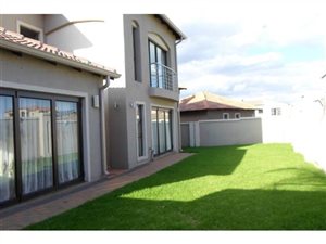 4 Bed House in Crescent Wood Country Estate