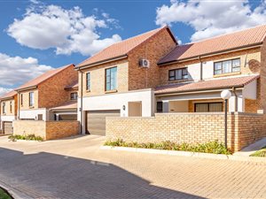 3 Bed Townhouse in Honeydew Ridge