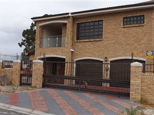 8 Bed House in Vredelust
