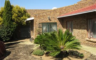 3 Bedroom House in Dalpark