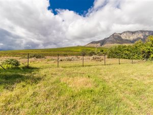 498 m² Land available in Paradyskloof
