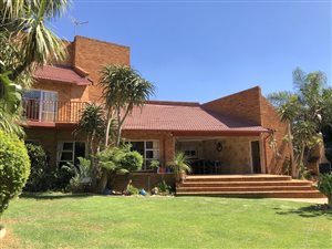 4 Bedroom House in Waterkloof Glen