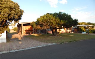 4 Bedroom House in Hartenbos