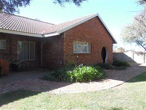 3 Bed House in Riebeeckstad