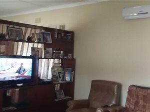 3 Bed House in Hyde Park