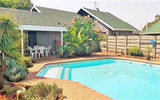 5 Bedroom House in Larrendale