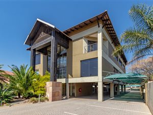 805 m² Office Space in Northmead