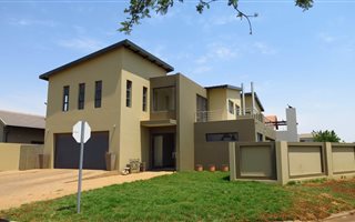 4 Bedroom House in The Meadows