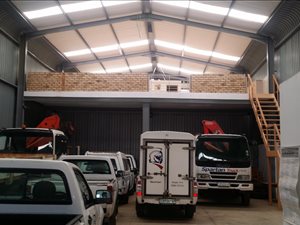 570 m² Industrial space in Mahogany Ridge