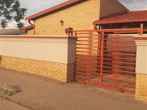 2 Bed House in Mofolo South