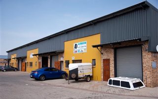 240 m² Industrial space in Aureus