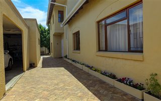 6 Bedroom House in Diep River