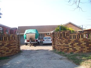 3 Bed House in Brackenham