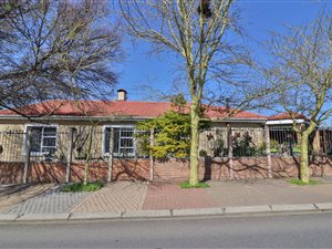 6 Bed House in Goedemoed
