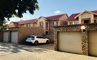 2 Bedroom Apartment in Rooihuiskraal North