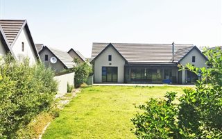 3 Bedroom Simplex in Cotswold Fenns Estate