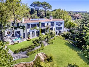 6 Bed House in Bishopscourt