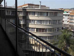3 Bed Flat in Sunnyside
