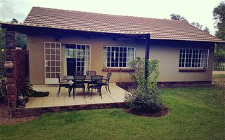 2 Bedroom Garden Cottage in Carlswald AH
