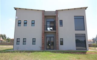 250 m² Office Space in Newmark Estate