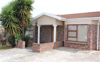 3 Bedroom House in Scheepers Heights