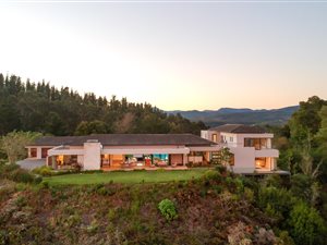 6 Bed House in Simola