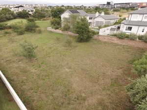 1070 m² Land available in Helderfontein Estate