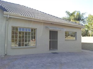 3 Bed Garden Cottage in Wendywood