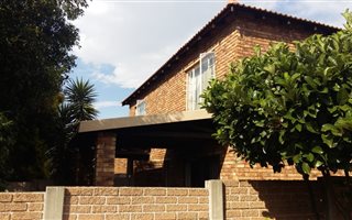 2 Bedroom Townhouse in Allens Nek