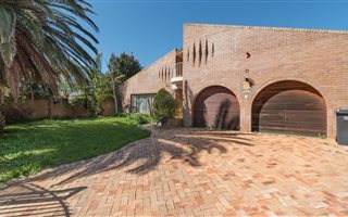 5 Bedroom House in Strand North