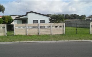 2 Bedroom House in Grassy Park