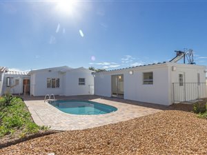 3 Bed House in Sanddrift