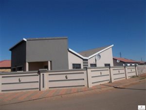 3 Bed House in Roodekop