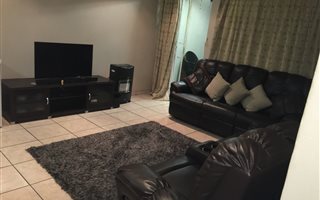 2 Bedroom Garden Cottage in Libradene