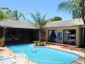 9 Bed House in Amandelrug