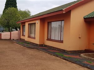 3 Bed House in Falcon Ridge