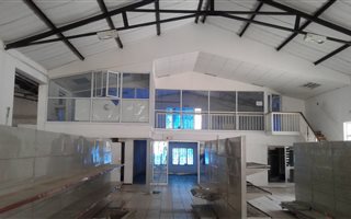 1300 m² Retail Space in Bartlett