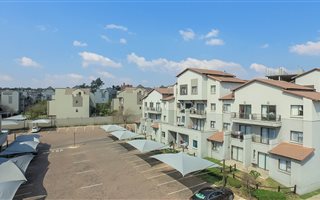 1 Bedroom Townhouse in Sunninghill