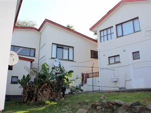 12 Bed House in Sunny Ridge