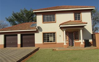 3 Bedroom Townhouse in Lephalale (Ellisras)