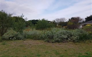 1301 m² Land available in The Island