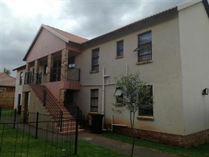 3 Bed Apartment in Grobler Park