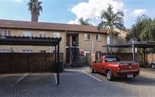 2 Bedroom Simplex in Willow Park Manor