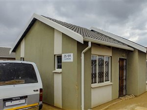 2 Bedroom House in Roodepoort Central
