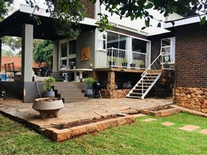 8 Bed House in Val de Grace