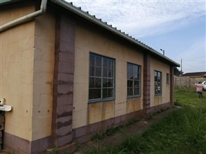 706 m² Land available in Newlands East