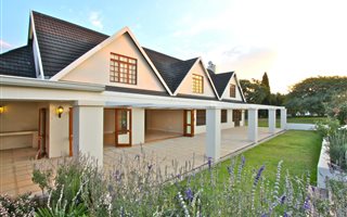6 Bedroom House in Beaulieu
