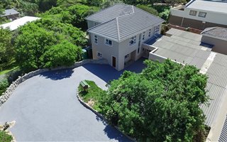 5 Bedroom House in West Bank