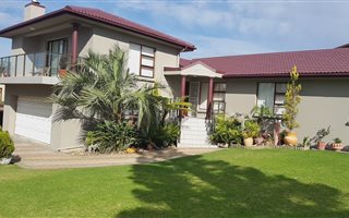 5 Bedroom House in Menkenkop