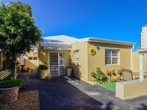 3 Bed House in Strand South